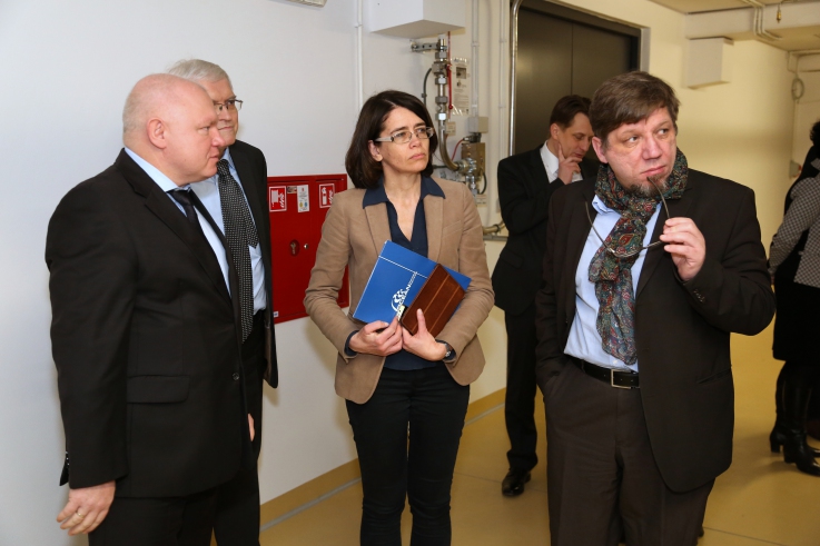 Na zdjęciu grupa osób w tym minister Streżyńska i minister Kołodziejski.