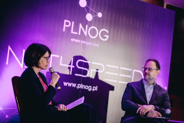 Anna Streżyńska podczas konferencji PLNOG