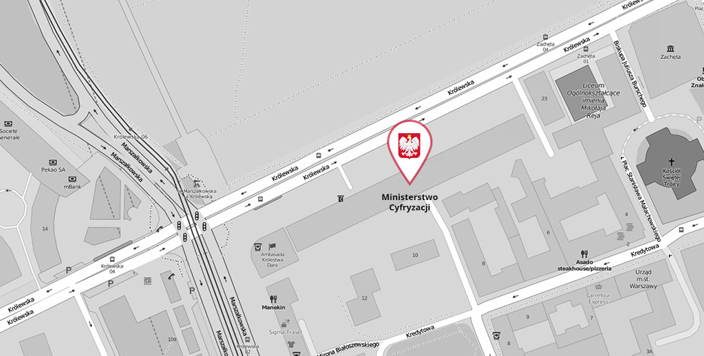 Ministerstwo Administracji i Cyfryzacji mieści się przy ulicy Królewskiej 27 w Warszawie. Budynek znajduje się kilka minut drogi pieszo od stacji metra Świętokrzyska i około 100 metrów od skrzyżowania ulic Królewskiej i Marszałkowskiej, idąc Królewską w kierunku placu Piłsudskiego. Budynek znajduje się po prawej stronie, na przeciwko Ogrodu Saskiego. Najbliższe przystaneki autobusowe to KRÓLEWSKA 3 skąd kursują autobusy linii 102, 105, 107, 172, 178 oraz KRÓLEWSKA 1, skąd kursuje autobus linii 107. Najbliższy przystanek tramwajowy to KRÓLEWSKA, skąd kursują w obie strony linie 4,15,18,35. Głównym wejściem do budynku ministerstwa jest wejście drugie, idąc od skrzyżowania ulic Królewskiej i Marszałkowskiej. Dane teleadresowe MAC: ul. Królewska 27, 00-060 Warszawa, NIP 5213621697, Regon 145881488, e-mail: mac@mac.gov.pl, Współrzędne geograficzne: N 52.238641 E 21.00928